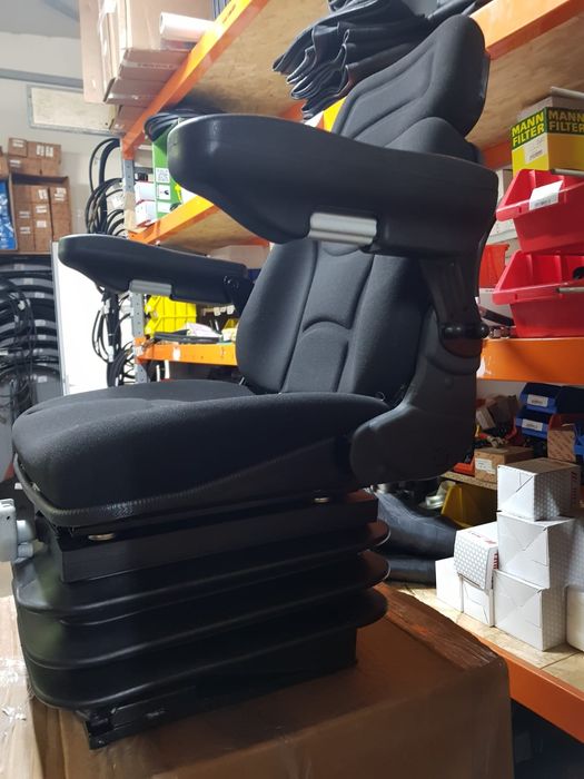 Scaun perna tractor utilaje agricole cu cilindru hidraulic preț 2750 c