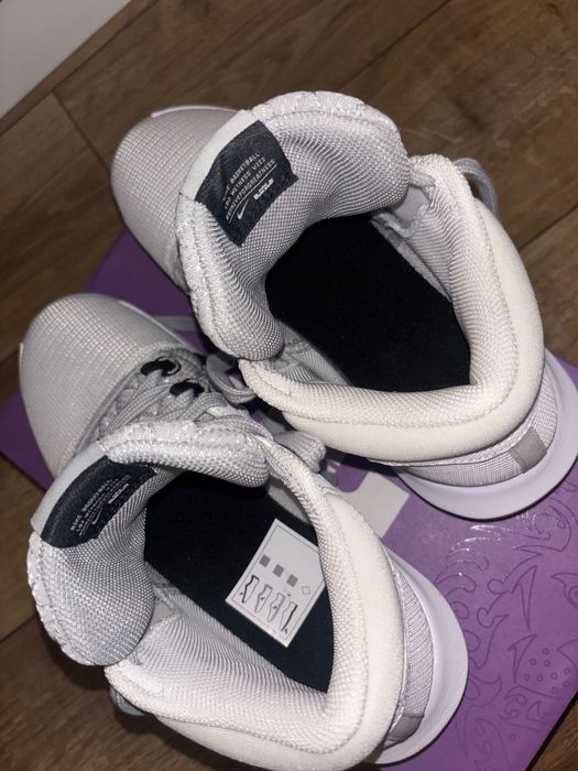 Nike LeBron Witness 8 "Light Smoke Grey"