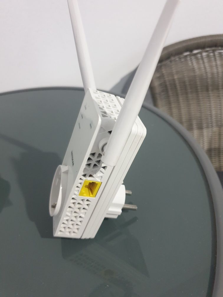 Extender Wi Fi Netgear 1200AC EX6130 pret 130 lei fix