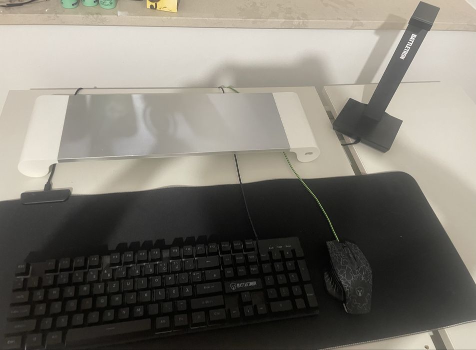 Vand Tastatura , maus, suport casti ,suport monitor , covoras