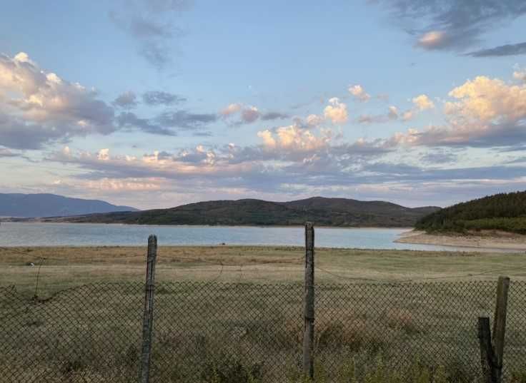 Къща на брега на язовир Жребчево