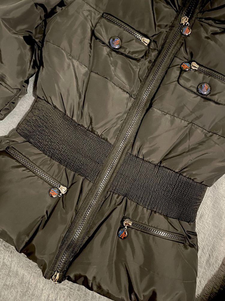 Geaca Moncler cu talie