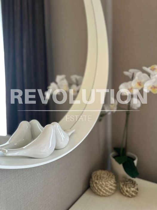 Дава се под наем Двустаен апартамент в Варна, Център - 110 кв.м за 1400 € - Снимка #4