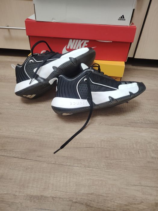 Adidași Adidas, în stare foarte bună