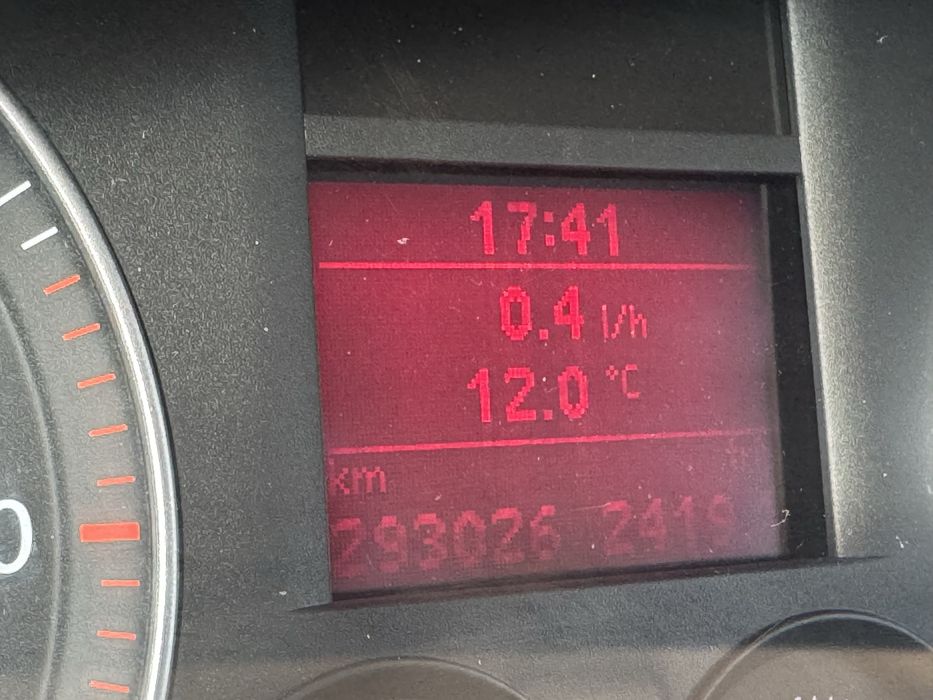 VW TOURAN ,fara rugina,usor negociabil,recent inmatriculata