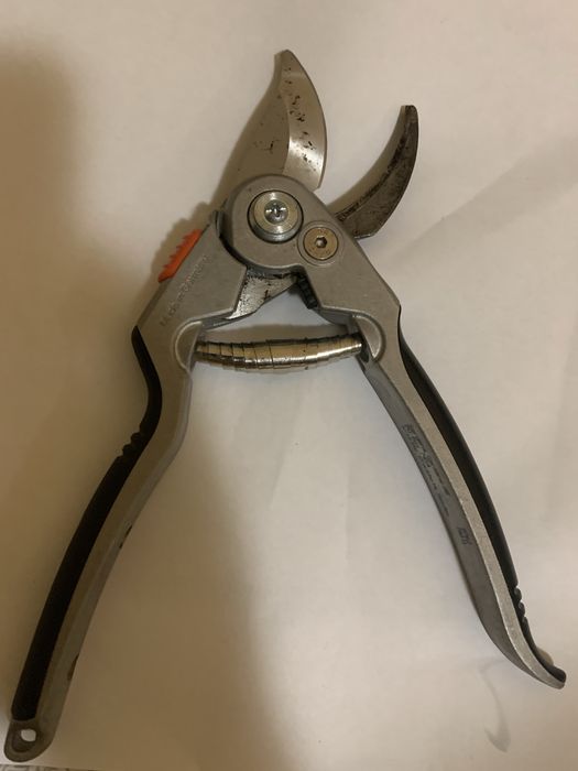 Foarfeca pomii Gardena si Fiskars