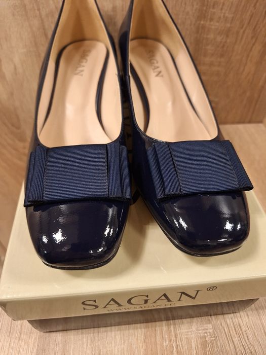 Тъмносини обувки от естествена кожа Sagan