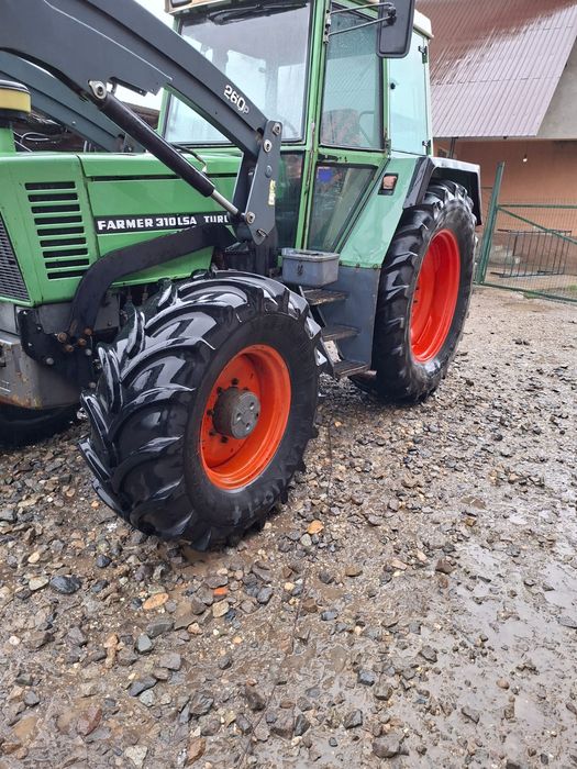 Fendt Farmer 310 LSA cu încărcător frontal