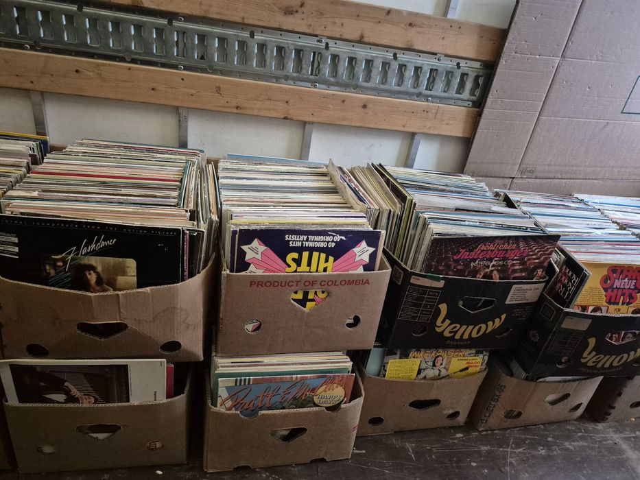 Vând Lot Discuri Vinil colectie 150 LP cu muzica usoara mixta straina