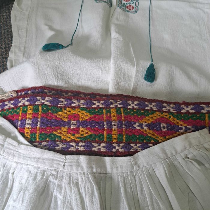 Costum national autentic din zona Moldovei