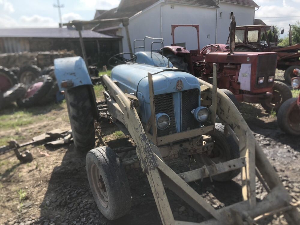 Dezmembrez tractor Super Ebro fordson