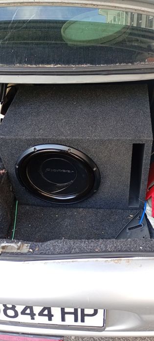 Бас каса pioneer с усиловател thunder