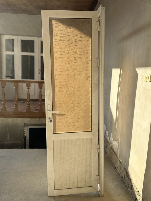 Akfa eshik oq rangli