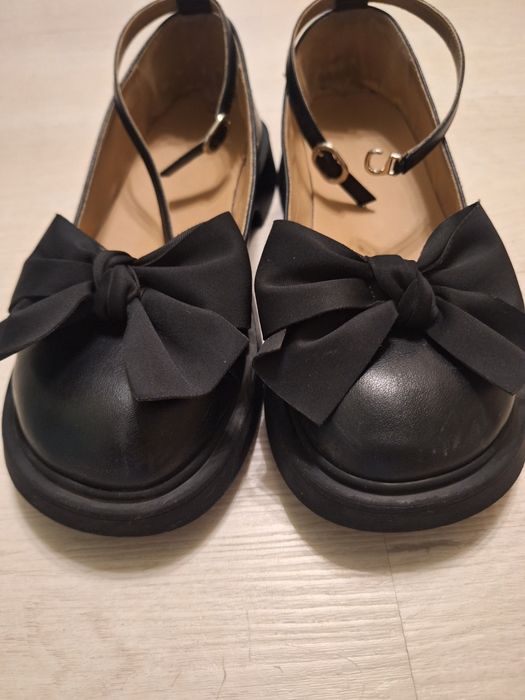 Продаю женские туфли лоферы