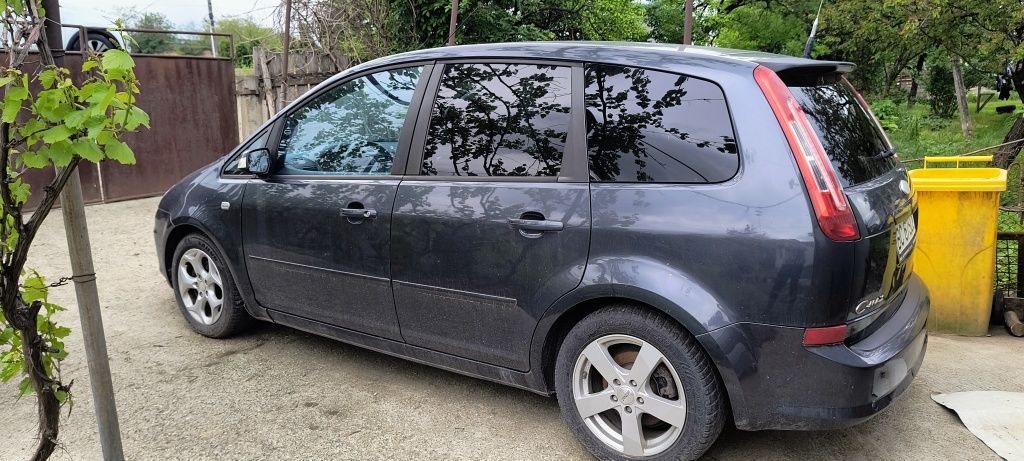 Vând Ford C-Max 2009