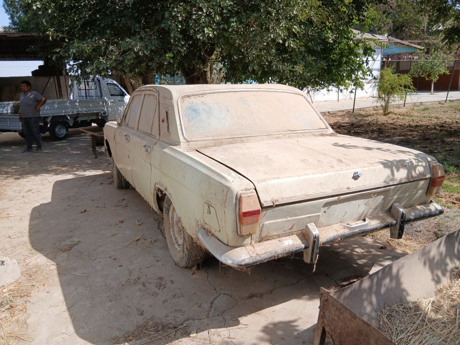 Волга газ 24 сотилади.