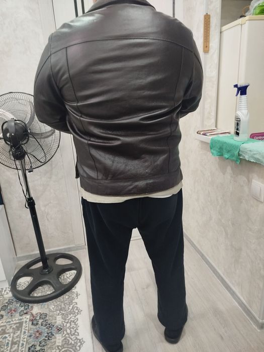 Мужское кожаные куртка в отличном состоянии.  Американские авиа пилот.