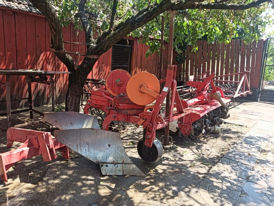 Vând tractor cu utilajele (freză, plug, combinator și scarificator)