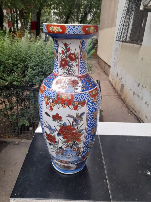 Vînd vază veche CHINA*