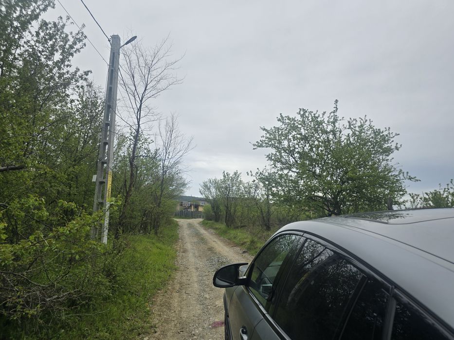 Teren 22300 in barnova langa primarie