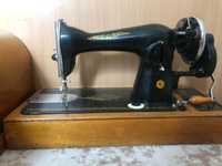 Продается ручная швейная машина .б/у.производство советский союз.торг.