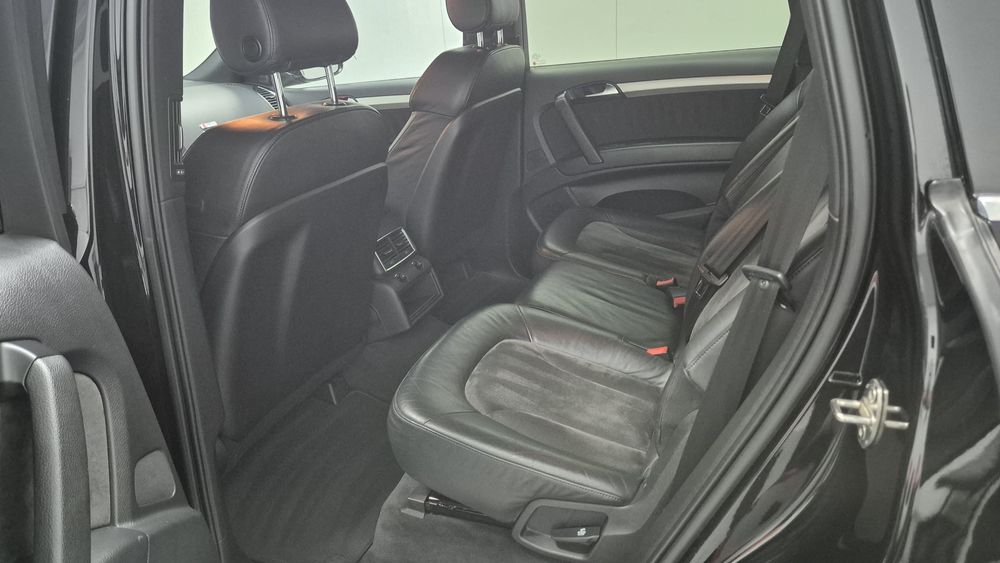 Audi Q7   S line