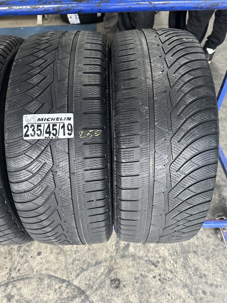 235/45/19 Michelin M+S