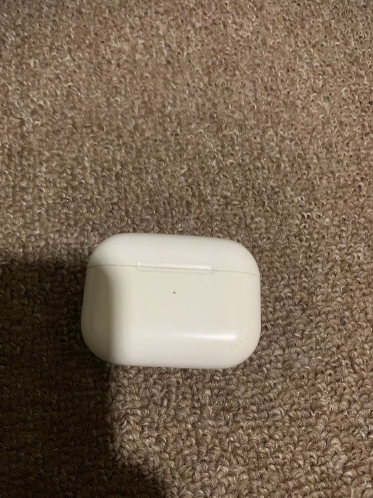 AirPods  pro oq yaxshi holatda