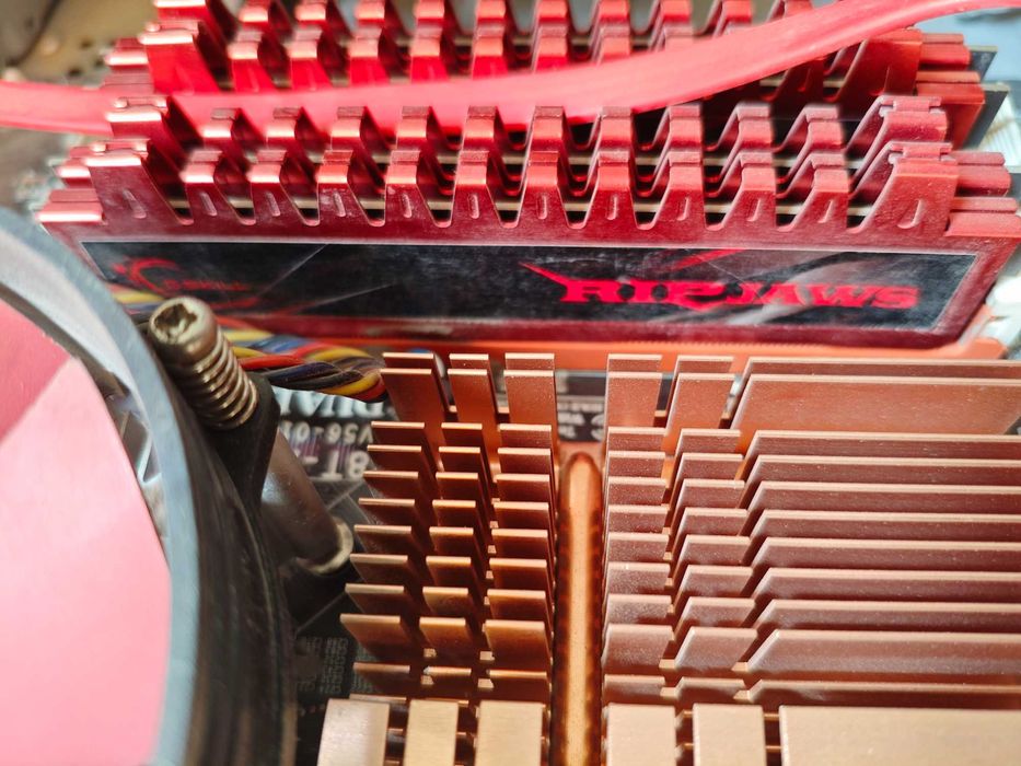 ECS x48 LGA775 + Core2Quad9400 + 4x2GB DDR3 (RipJaws)