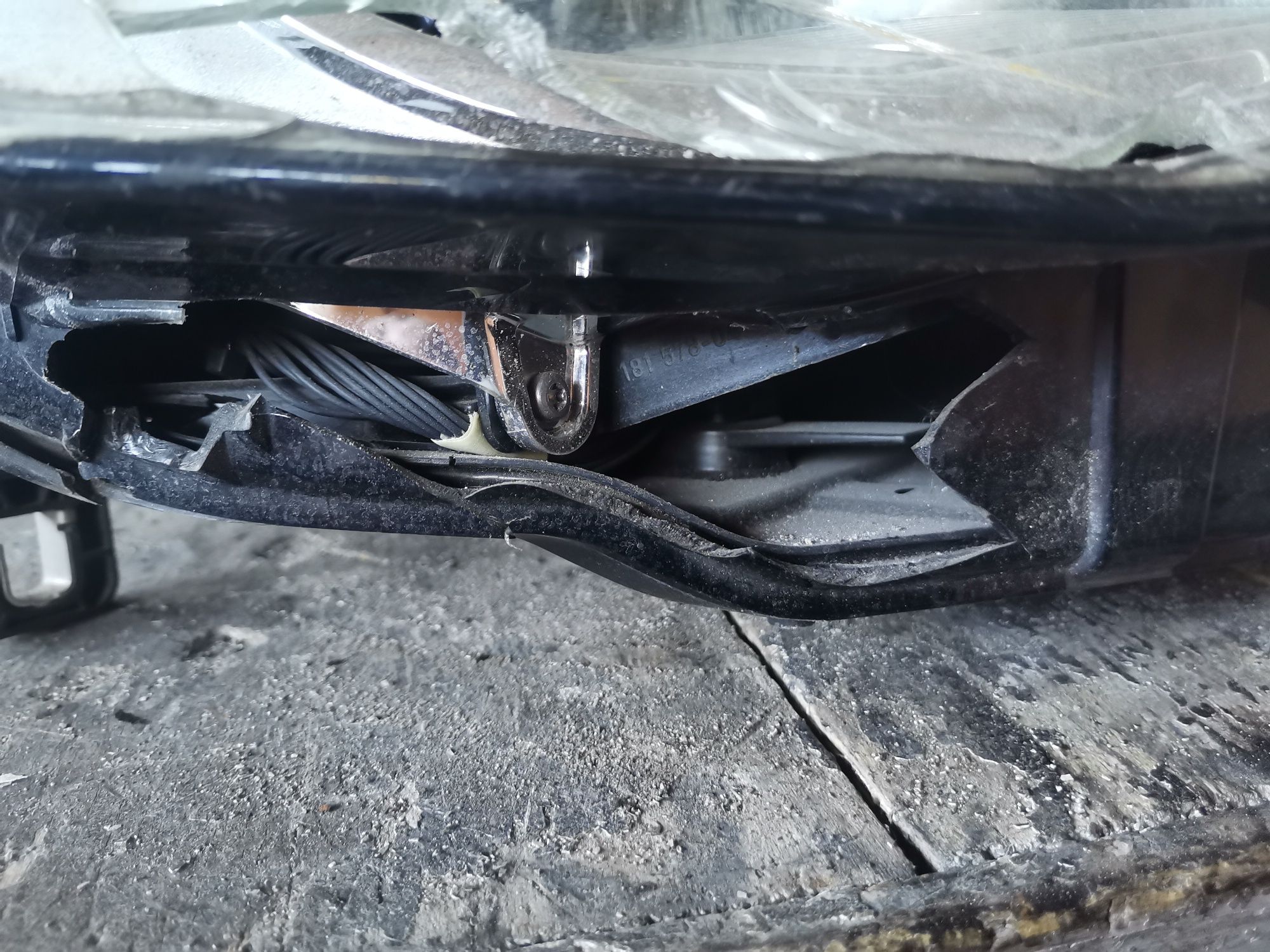 Оргинален Десен фар за audi a3 bi xenon led