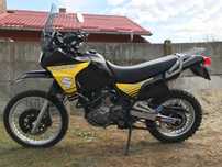 Motocicleta Suzuki DR 650 RSE dual sport