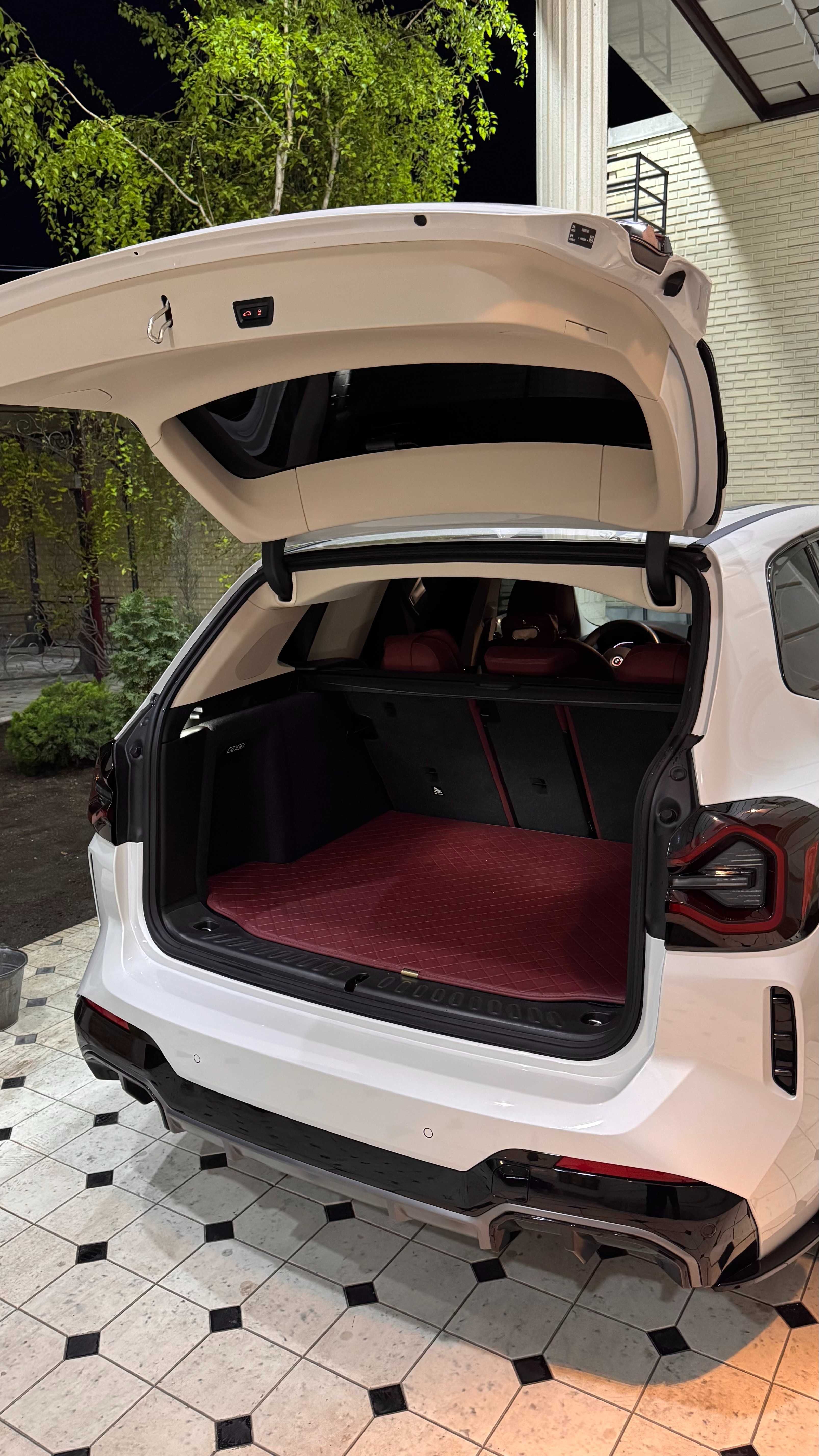 BMW IX3 M sport, full.