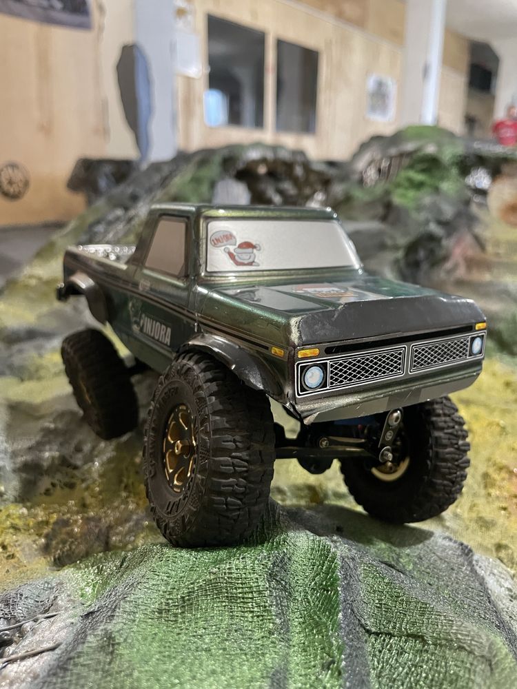 Катерач Axial SCX24
