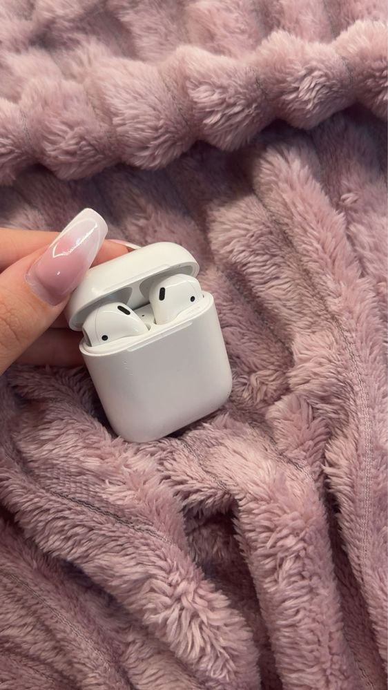 AirPods 2 – почти нови
