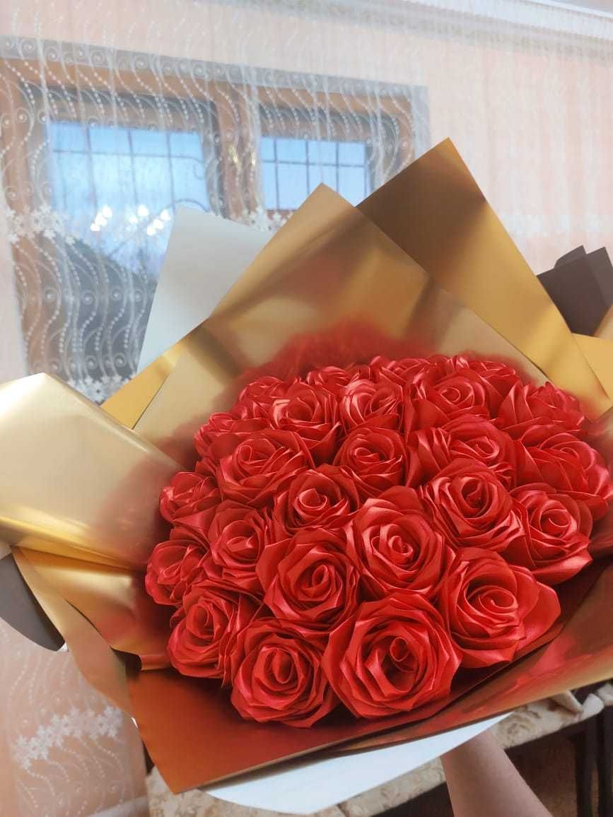 Розы из атласных лент / Букеты вечных цветов ручной работы