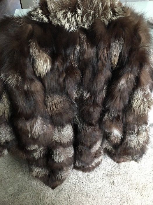 RAFINAMENT !Splendida si ampla ,haina din blana de vulpe.