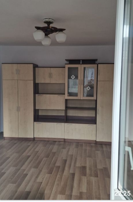 Închiriez apartament cu 2 camere