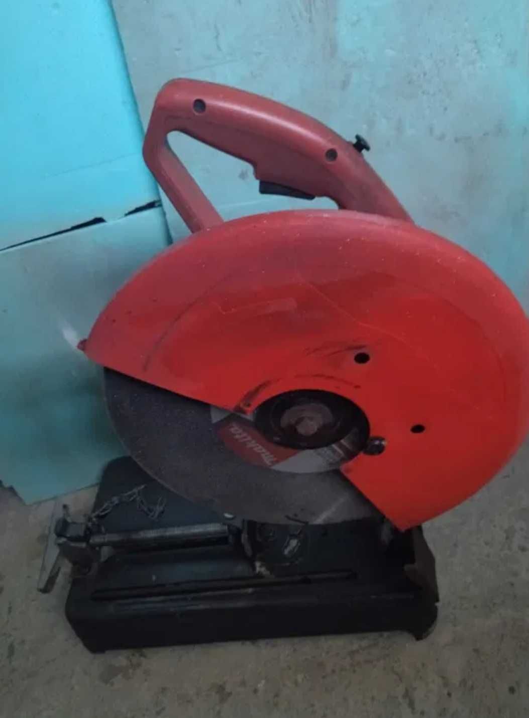 Отрезна машина Maktec MT240 с диск Makitta