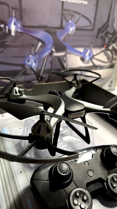 Dron. Дрон. Квадрокоптер игрушка. Без камеры.