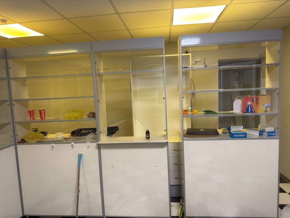 Витрина для аптеки и прочее