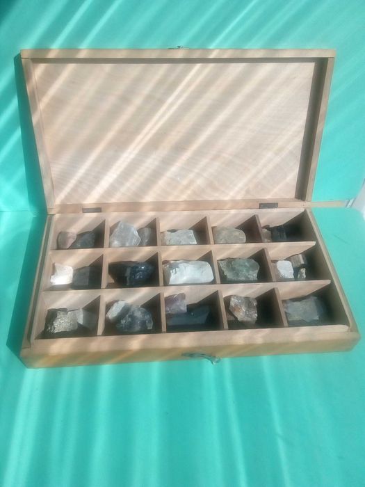 Сбирка,Учебна,Геоложка,Скални,Породи