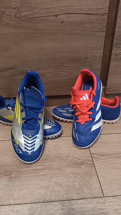 Vând ghete de fotbal Adidas F50 și Adidas Predător sintetic.