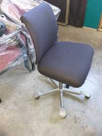 Продавам удобен стол Hag h05