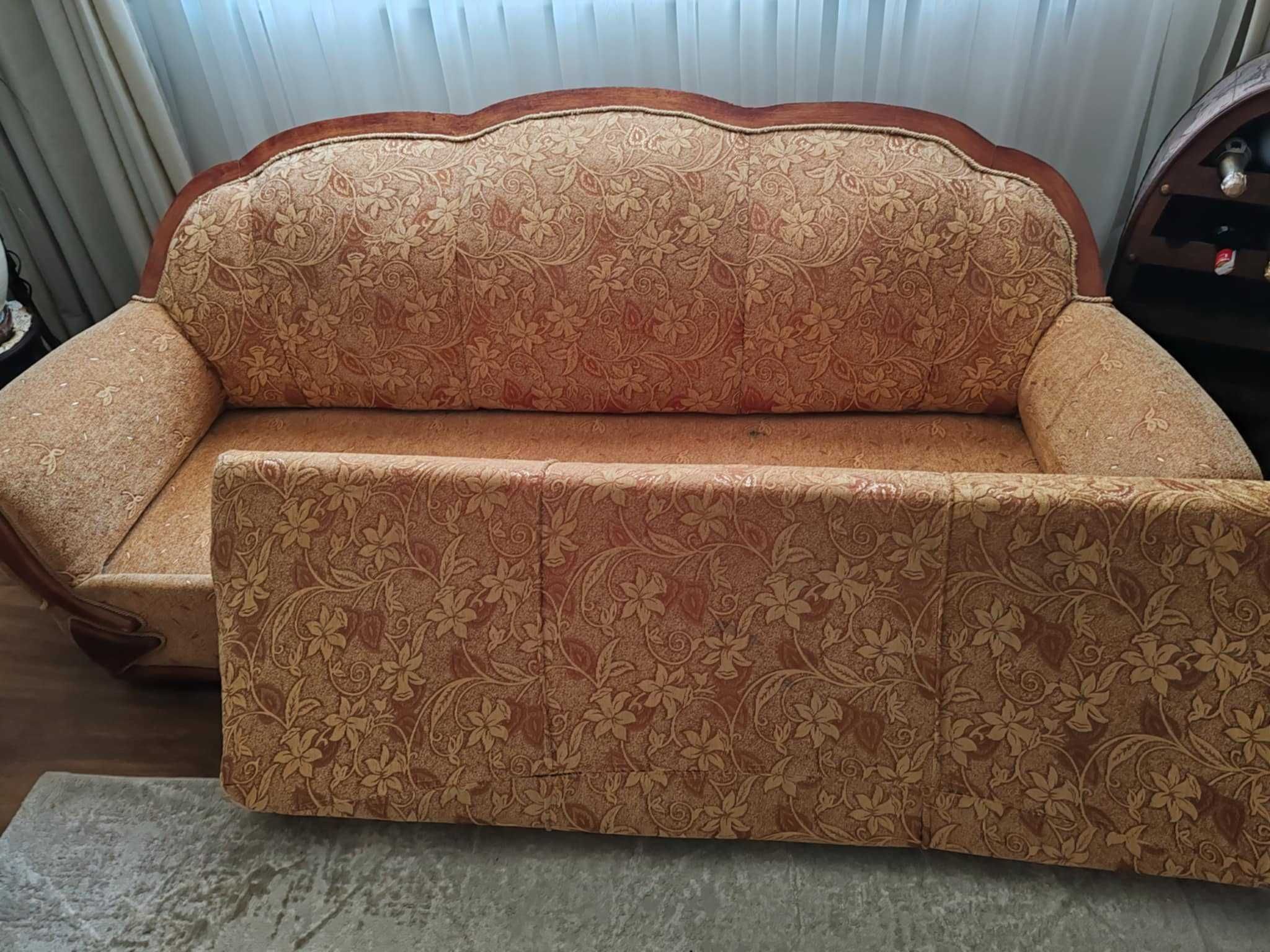 Продавам два дивана комплект 2 и 3