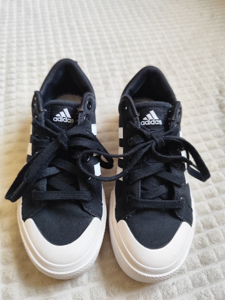 Дамски обувки Adidas nizza номер 36