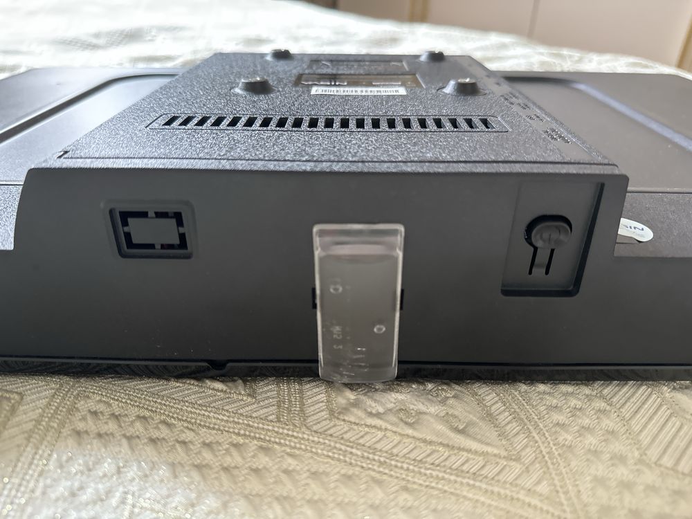 YASIN LED32E8000 на запчасти. Сломан экран. Включается экран