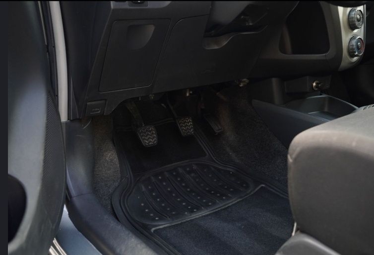Toyota Yaris II Facelift 1.0 VVTI Echipare LUNA