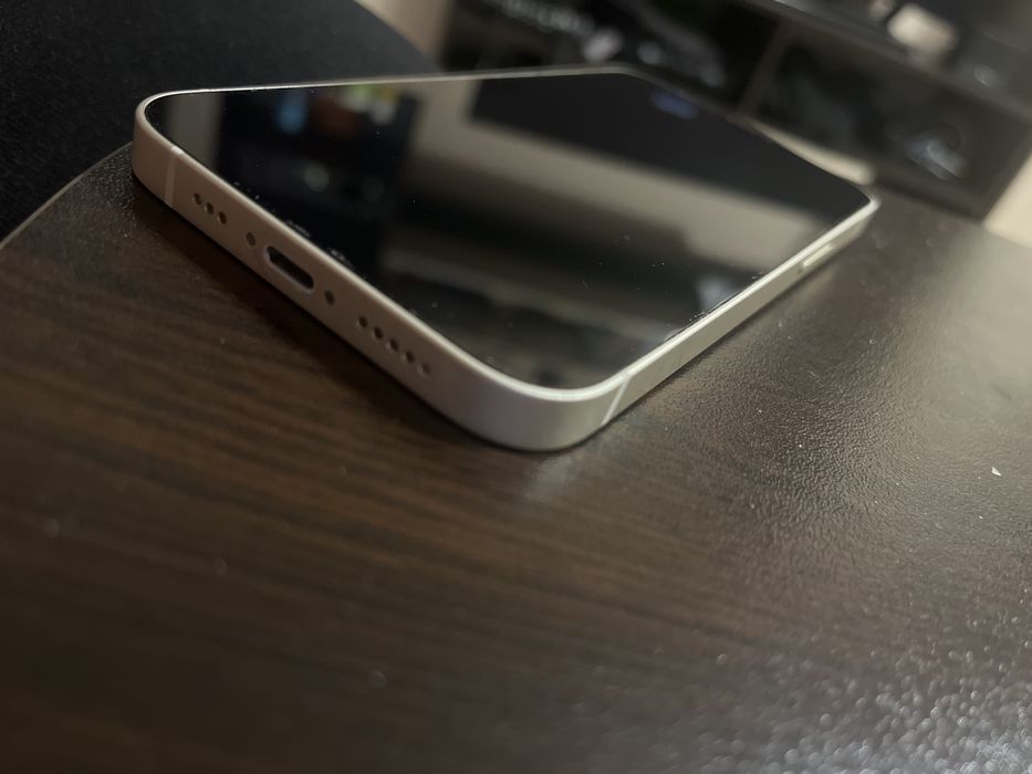 iPhone 13, 128 GB, White.