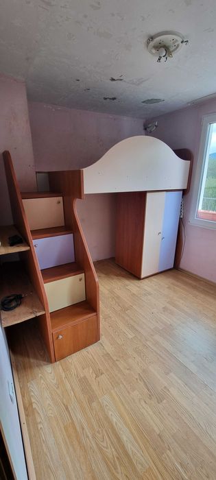 Детско легло с матрак и гардероб