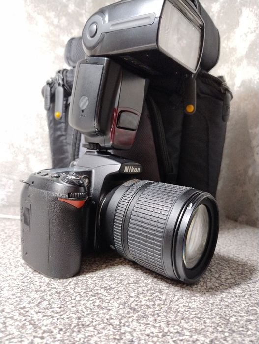 Продам Nikon D90+ 18-105vr+ TTL вспышка+сумка